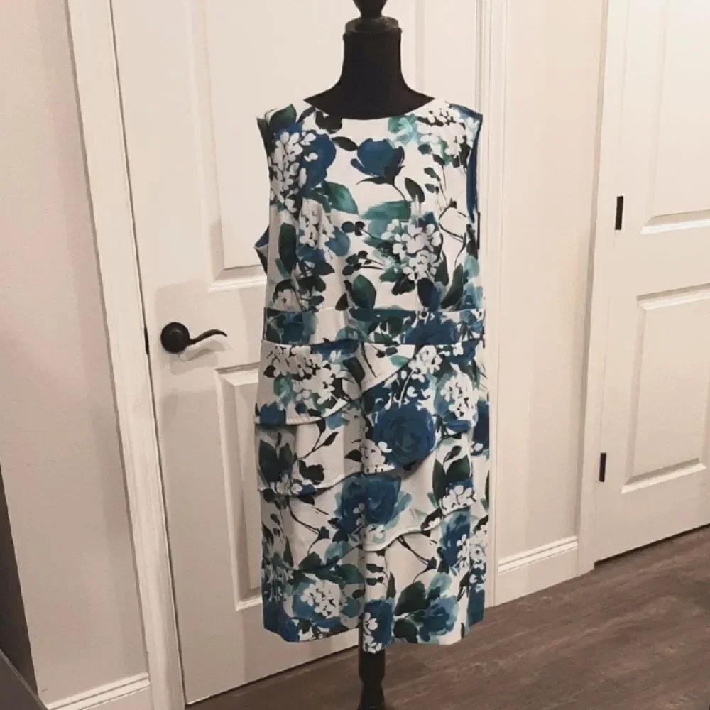 Dressbarn Sleeveless Floral Blue and White Dress